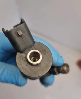 Fuel injector