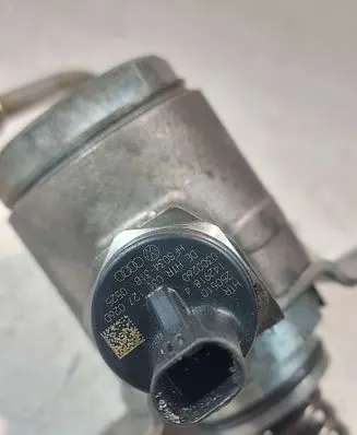 Skoda Fabia Mk2 (5J) Fuel injection high pressure pump 030127026D 0508185521271
