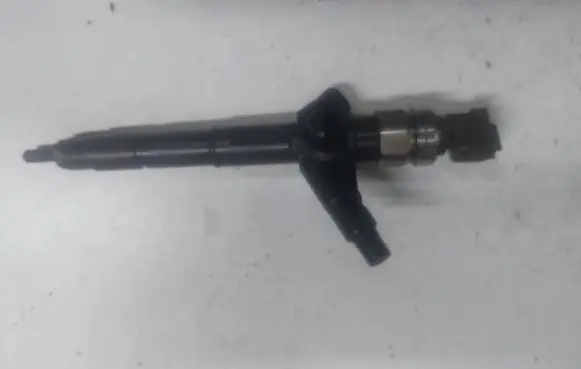 Nissan Primera Fuel injector AW400 12D06802