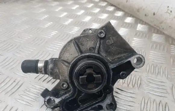 Skoda Octavia Mk1 (1U) Vacuum pump 038145101B