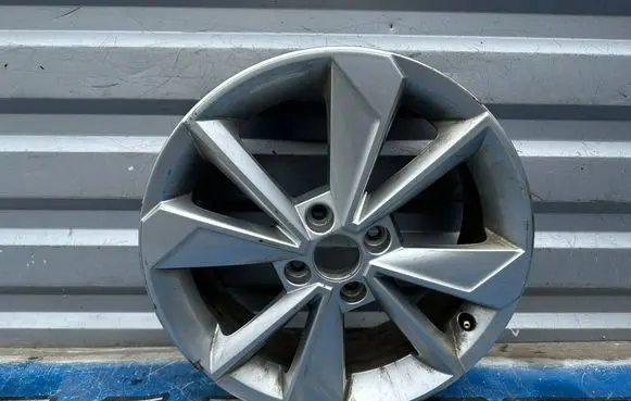 Volkswagen Up R16 alloy rim 1ST601025L 1ST601025M