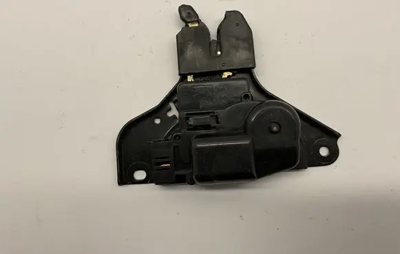 Cadillac CTS Tailgate/trunk/boot lock/catch/latch 25705649