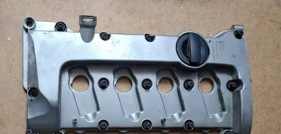 Audi A4 S4 B6 8E 8H Rocker cam cover 06B103475AJ