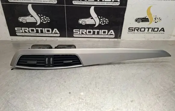 Mercedes-Benz C W204 Dash center air vent grill A2048306154