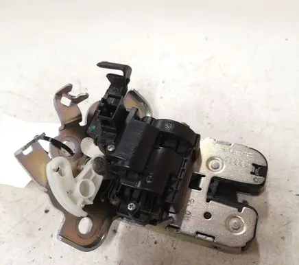 Skoda Fabia Mk3 (NJ) Tailgate/trunk/boot lock/catch/latch 8R0827505A