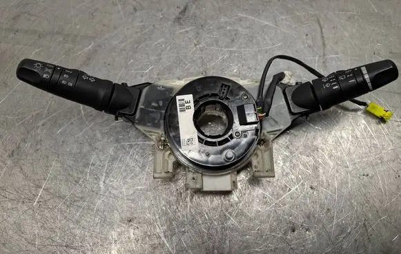 Nissan Primera Wiper turn signal indicator stalk/switch 25560BA008 25260AV615 25540AV600