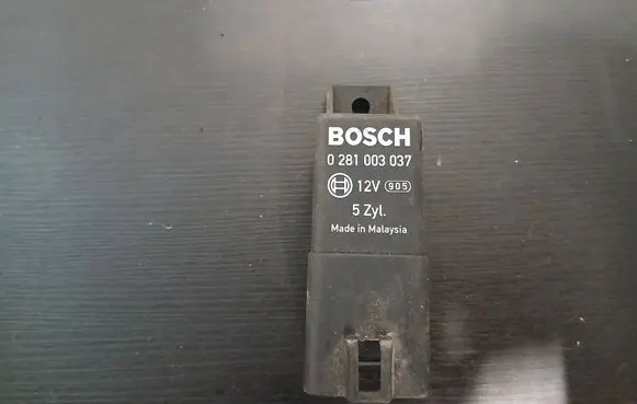 Volvo XC90 Glow plug pre-heat relay 0281003037