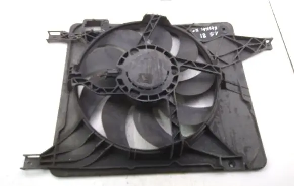 Nissan Qashqai+2 Radiator cooling fan shroud