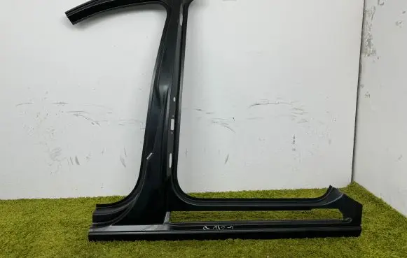 Volkswagen Caddy (B) Pillar trim (exterior) 