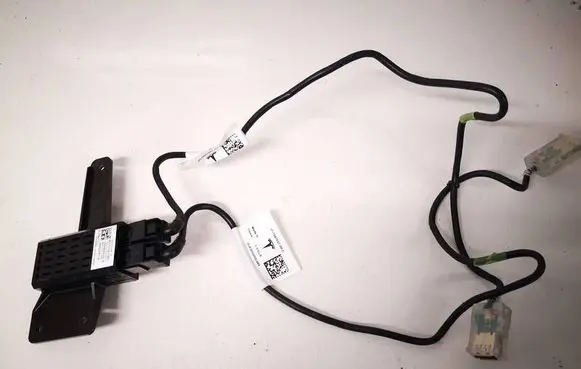 Tesla Model S Other control units/modules 108066900A