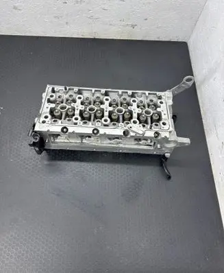 Volkswagen PASSAT B8 Engine head 04L103064C 04L103373E