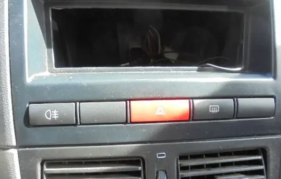 Fiat Albea Hazard light switch