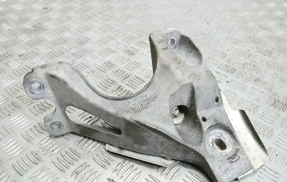BMW X5 E70 Engine mounting bracket 6777258