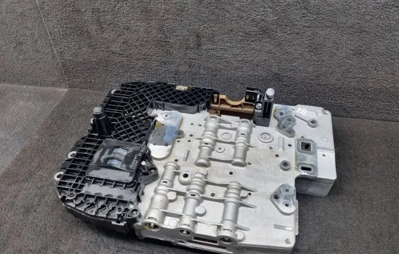 Transmission gearbox valve body