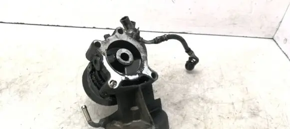Nissan Pathfinder R51 Oil filter mounting bracket