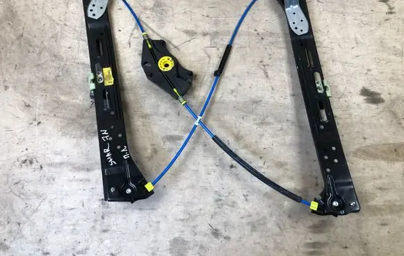 Volkswagen Sharan Front window lifting mechanism without motor 7N0837461J