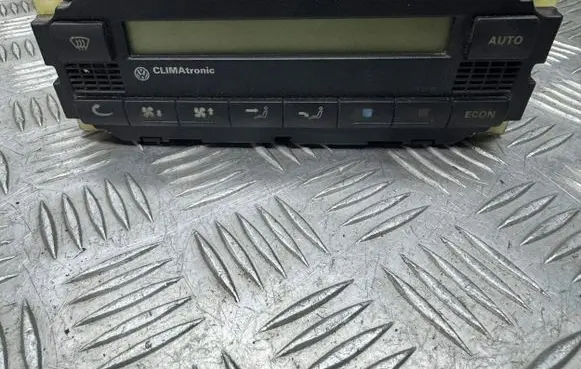 Volkswagen PASSAT B5 Climate control unit 1J1907044 5HB00761700