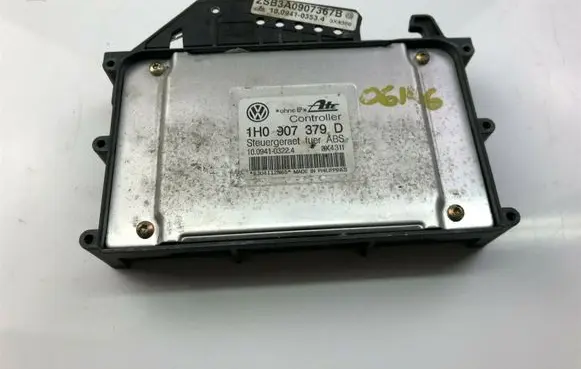 Volkswagen Golf III Other control units/modules 1HO907379D G2982
