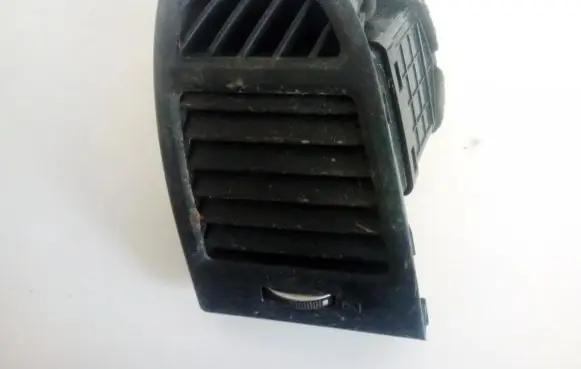 Hyundai Santa Fe Dash center air vent grill 974902b900 97490-2b900