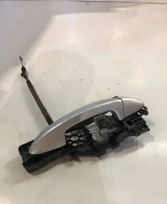 Rear door exterior handle/bracket
