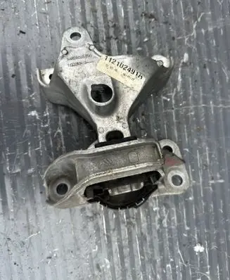 Renault Austral Engine mount vacuum valve 112102491R