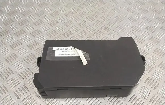 Volkswagen Crafter Fuse box cover 7C0882337
