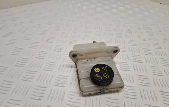 Brake fluid reservoir