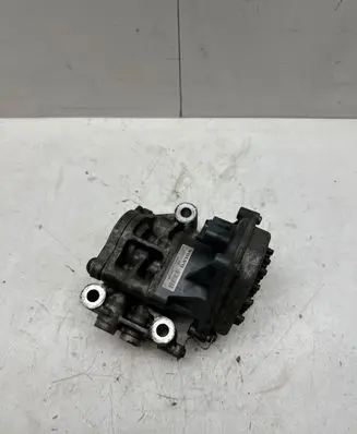 Volvo V40 Gearbox / Transmission oil cooler 31325357 124400209