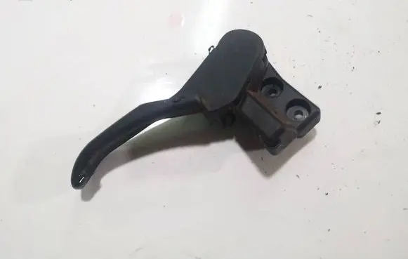 Volkswagen PASSAT B5 Engine bonnet (hood) release handle 