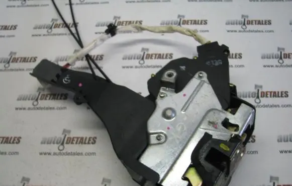 Toyota Corolla Verso E121 Rear door lock
