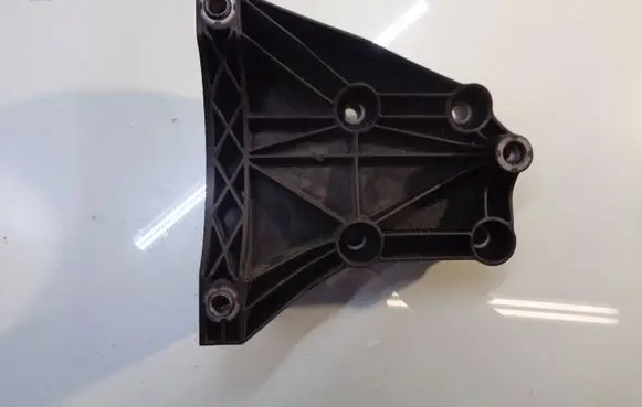 BMW 5 E60 E61 A/C compressor mount bracket 7792202 6455779220203