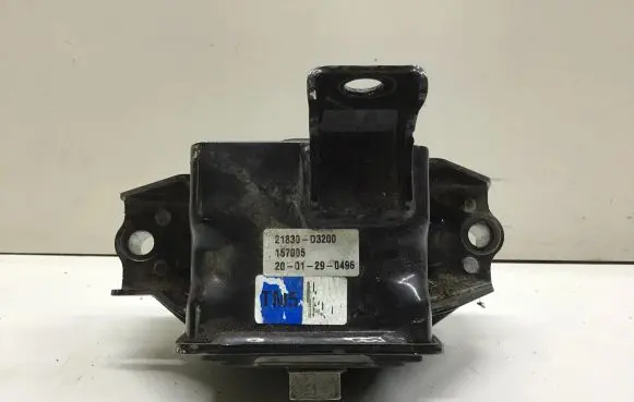 Hyundai Tucson TL Engine mount bracket 21830D3200