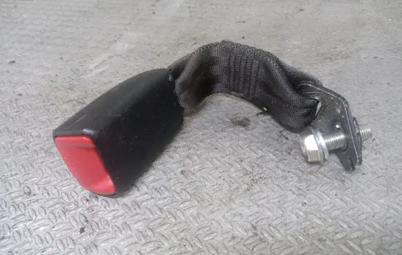 Mitsubishi Lancer VIII Rear seatbelt buckle E034501