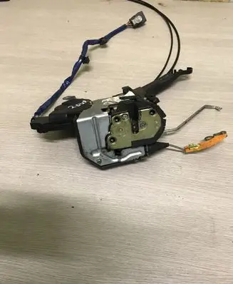 Toyota RAV 4 (XA20) Front door lock 