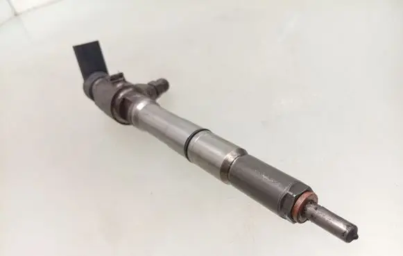 Volkswagen Golf VI Fuel injector 03L130277B