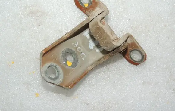 Ford Ranger Front door lower hinge 2303973 AB392122810AE