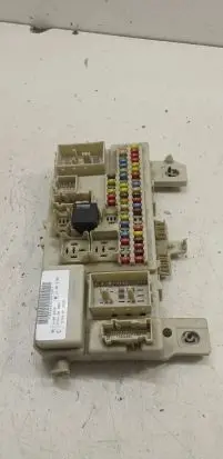 Ford Focus Fuse module 4M5T14A073HD 060902 6R74823