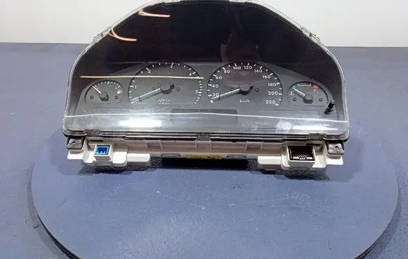 Land Rover Range Rover P38A Speedometer (instrument cluster) YAC111690