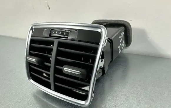 Audi Q3 8U Rear air vent grill 8U0819203B