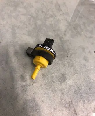 Nissan Qashqai J12 Vacuum valve V29122964