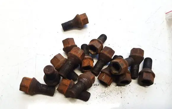 Citroen C1 Nuts/bolts 