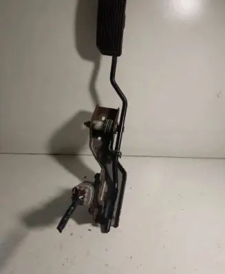 Nissan X-Trail T30 Accelerator throttle pedal