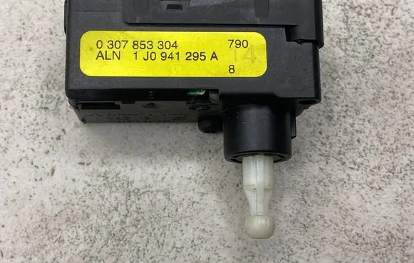 Audi A4 S4 B7 8E 8H Headlight level adjustment motor 1J0941295A 0307853304