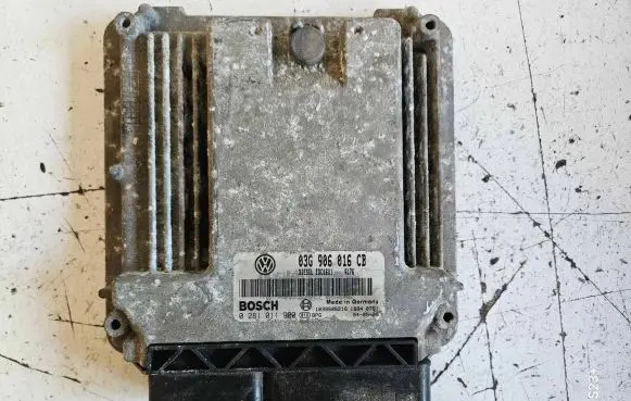 Volkswagen Golf V Engine control unit/module 03G906016CB 1039S06216 0281011900
