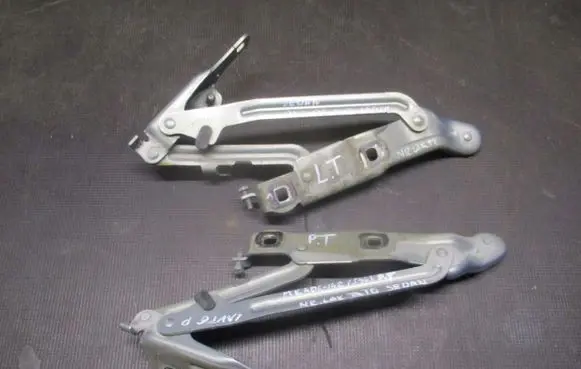 Ford Mondeo MK IV Tailgate/trunk/boot hinge