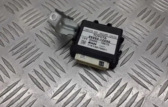 Toyota Auris 150 Light module LCM 89960-12090