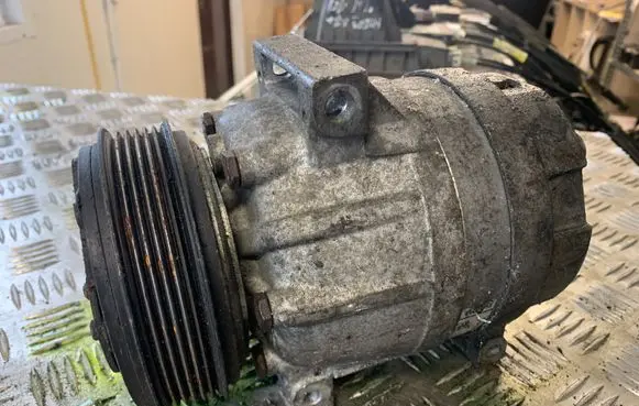 Renault Scenic I Air conditioning (A/C) compressor (pump) 7700105765