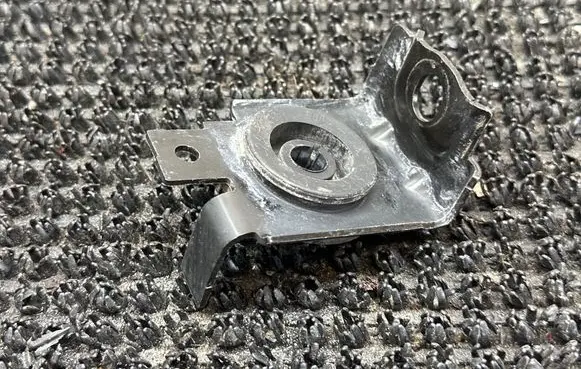 Radiator mount bracket