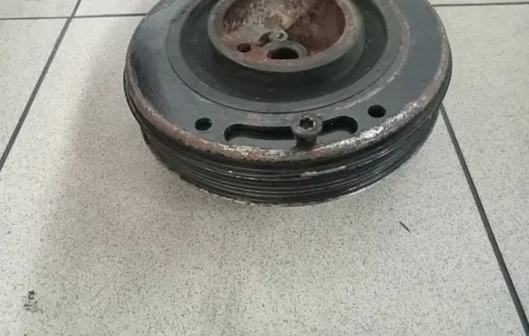 Volkswagen Transporter - Caravelle T5 Crankshaft pulley 0000