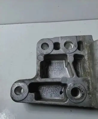Peugeot 508 Engine mounting bracket 9677163980